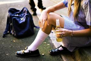 Teenager-drinking-alcohol-how-to-stop-this-abuse